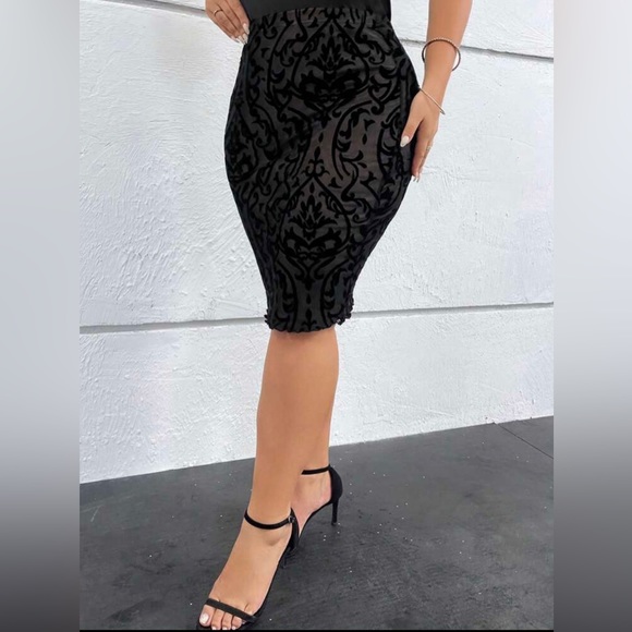 NWT- Emery Rose - Brand New knee length skirt beautiful black and nude - Picture 5 of 10